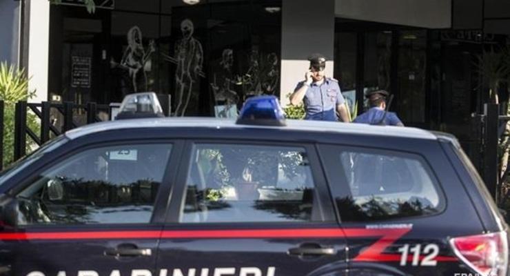 В Италии женщина с ножом напала на людей: есть жертвы