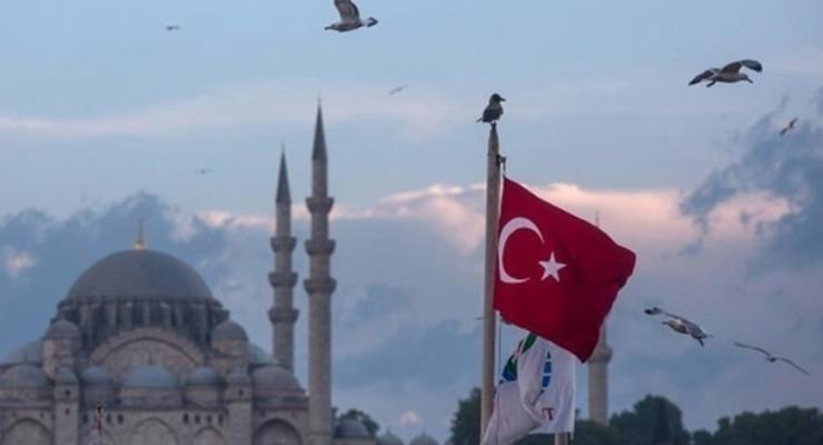 В Турцию не пустили грузина с девушкой в чемодане