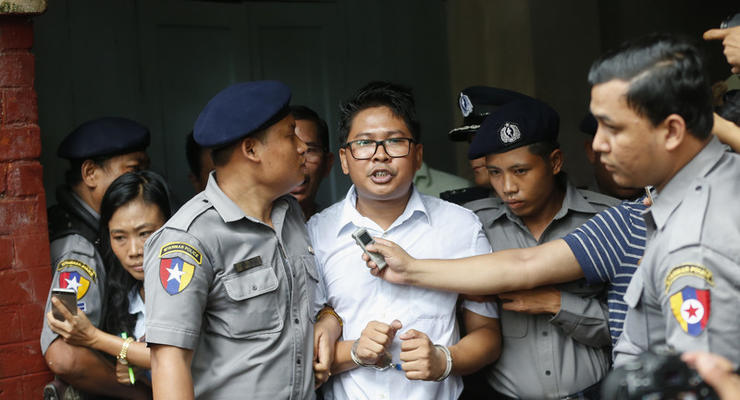 В Мьянме двух журналистов Reuters приговорили к семи годам тюрьмы