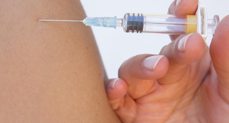 Защитить здоровье и кошелек: Супрун советует делать прививки от вирусов