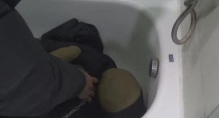 В Николаеве трое подростков изнасиловали и утопили в ванной гея