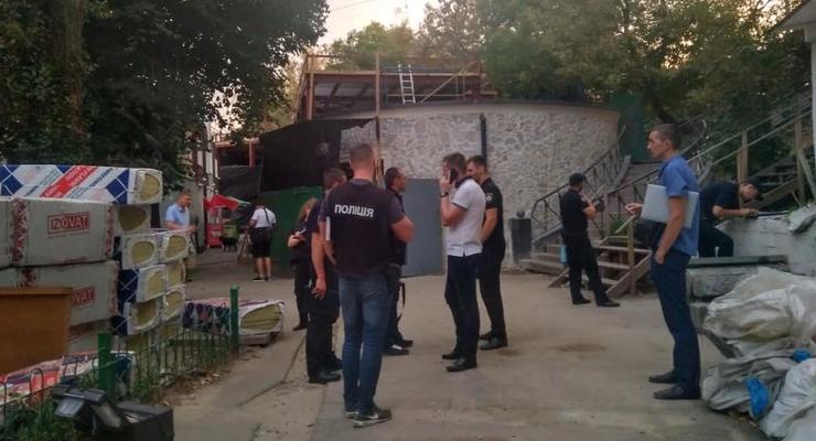 В Киеве на Печерском рынке "титушки" обстреляли охранников