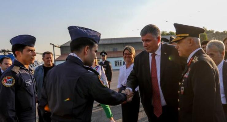 Украина начинает развертывать систему авиабезопасности - Аваков