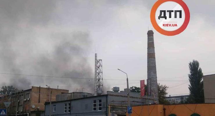 В Киев горит завод Спутник