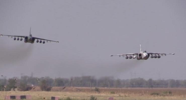 Учения авиации в Приазовье попали на видео