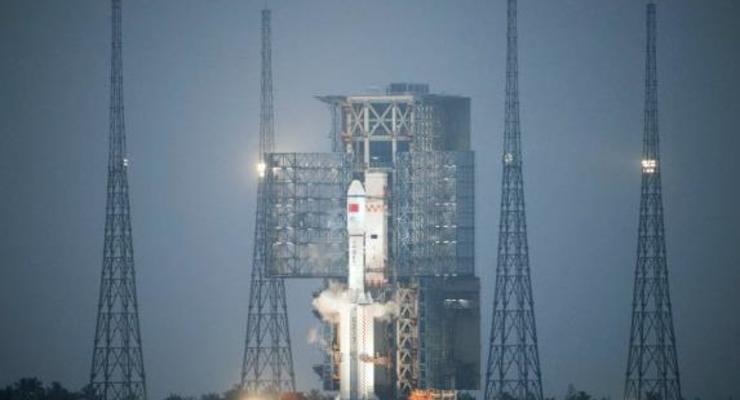 Китай запустил ракету с тремя спутниками на борту