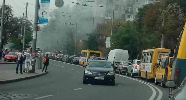 В центре Киева из-за пожара образовалась пробка