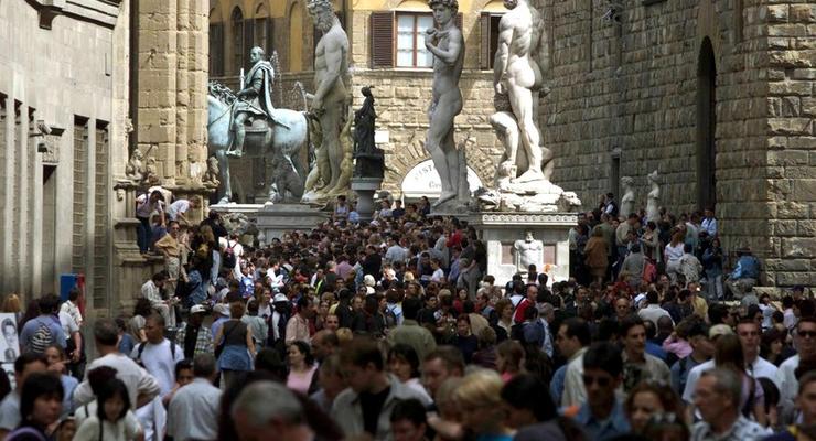 Туристам во Флоренции запретили есть на улицах центра города