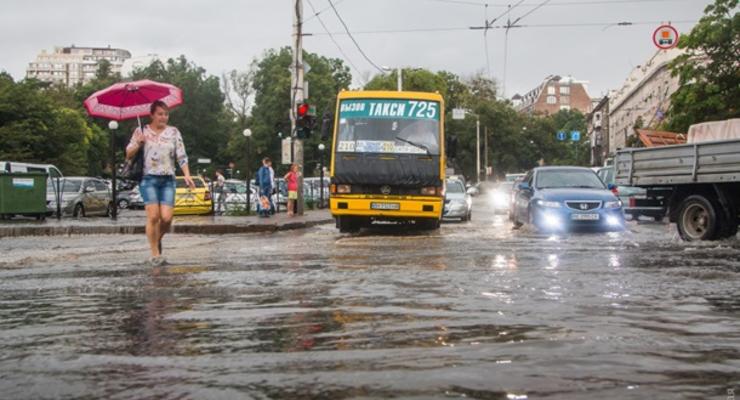 Ливень за 20 минут затопил улицы Одессы