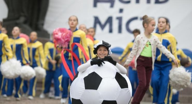 Мячи, дети и пробки: В Днепре отмечают День города
