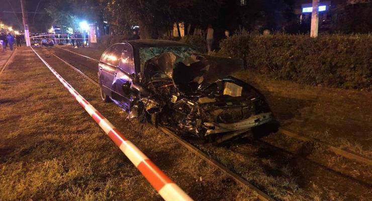 В Одессе BMW въехал в остановку, трое погибших