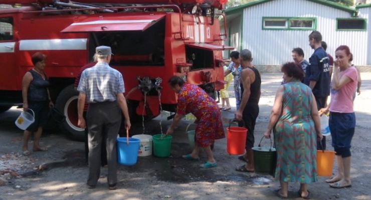Авдеевка без воды: спасатели помогают жителям