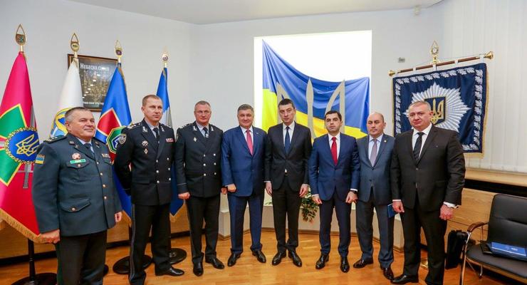 Украина и Грузия договорились бороться с "ворами в законе"