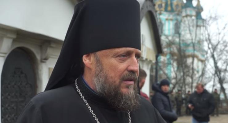 Настоятель Десятинного монастыря угрожал директору музея