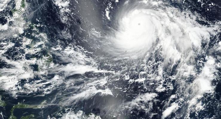 К Филиппинам приближается тайфун Мангхут