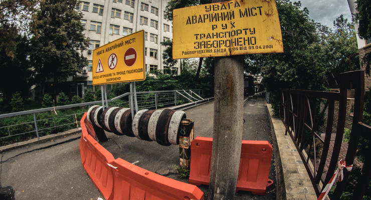 В Киеве перекрыли аварийный мост