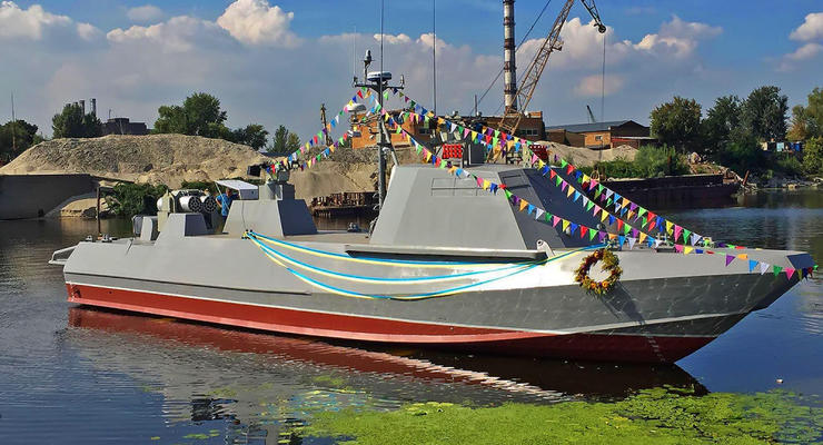 В Киеве спустили на воду первый военный катер для ВМС Украины