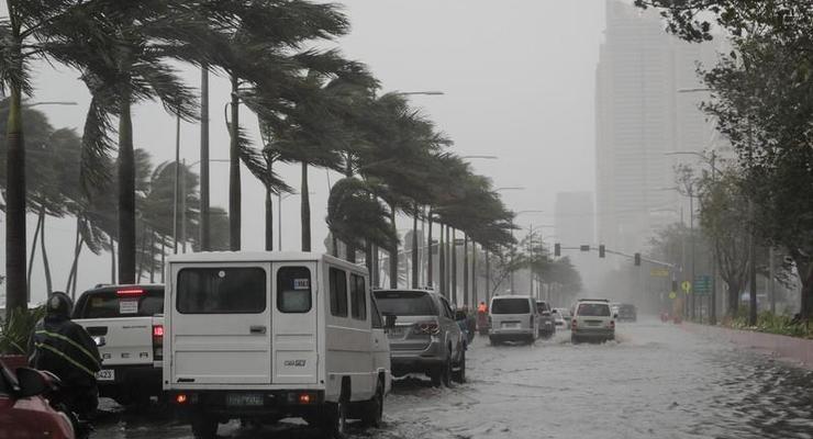 На Филиппины обрушился мощный тайфун Мангхут