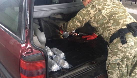 Украинец пытался вывезти 21 кг наркотиков в топливном баке