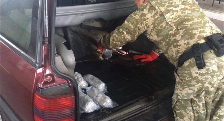Украинец пытался вывезти 21 кг наркотиков в топливном баке