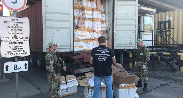 В порту Одессы изъяли контрафактных духов и одежды на 10 млн гривен