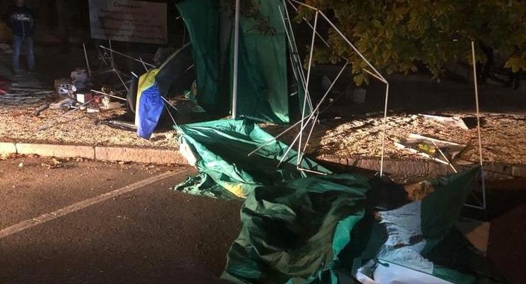 Убийство 150 собак: В Николаеве разгромили палатки зоозащитников