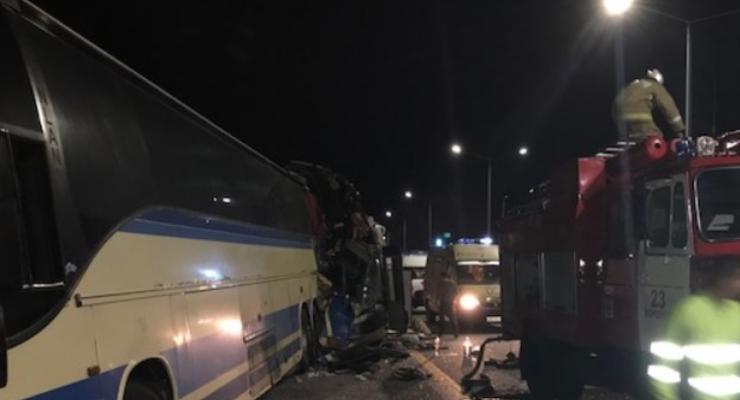 На трассе в РФ столкнулись два автобуса