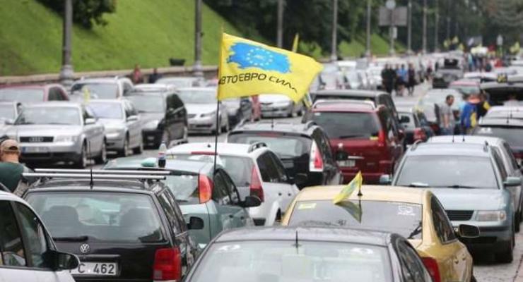 Митинг владельцев "евроблях" заблокировал движение в Киеве