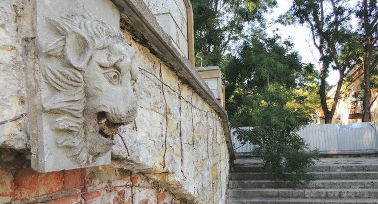 В Керчи пришел в упадок главный архитектурный памятник