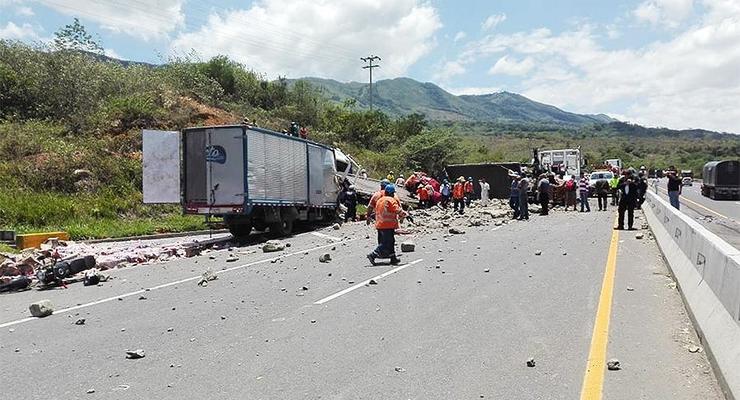 В Колумбии автомобиль въехал в толпу: есть жертвы