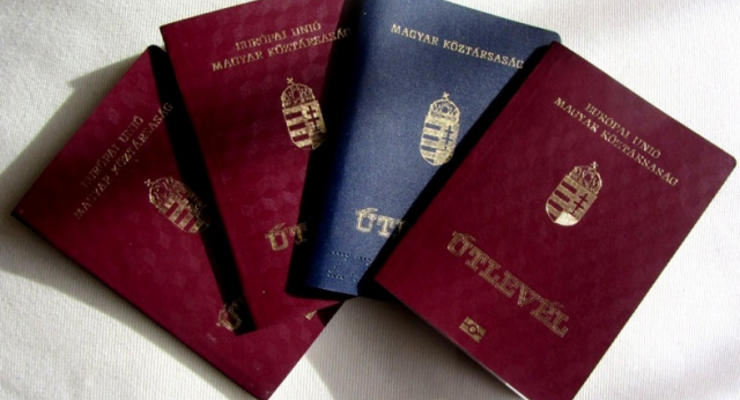 Скандал с венгерскими паспортами: Рада хочет усиления ответственности за двойное гражданство
