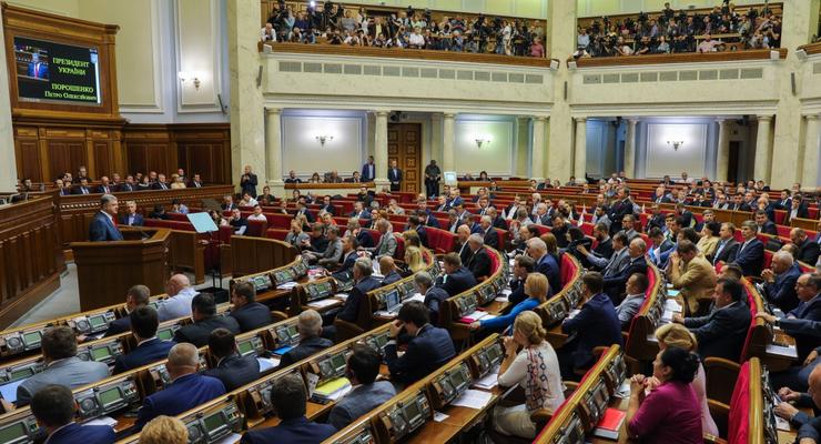 Только один министр не аплодировал Порошенко после его выступления в Раде