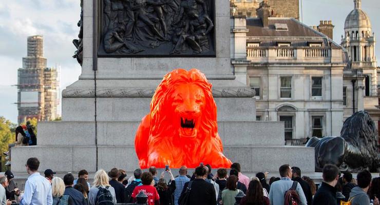 В Лондоне скульптура льва сочиняет стихи