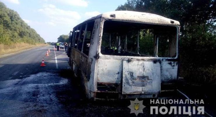 В Сумской области сгорел автобус, перевозивший детей