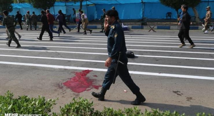 В Иране произошел теракт во время парада, десятки пострадавших