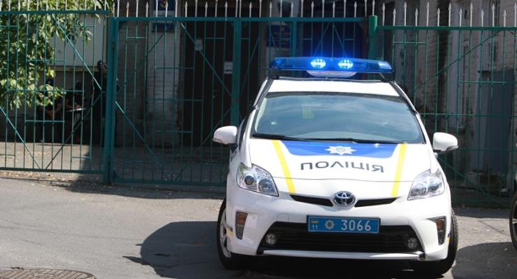 Во Львове пьяные дебоширы напали на полицейского