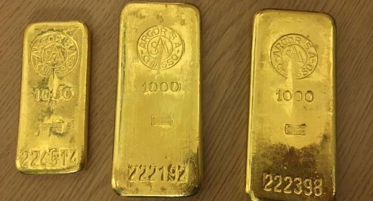 Немец нашел в купленном шкафу 2,5 килограмма золота