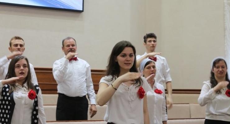 Супрун призвала украинцев учить язык жестов
