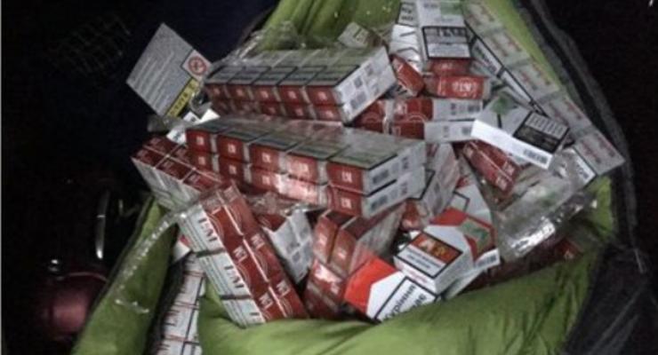 На КПП Шегини поймали контрабандиста с почти 1000 пачек сигарет