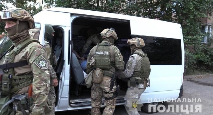 Киевлянин с арсеналом оружия в квартире угрожал соседям