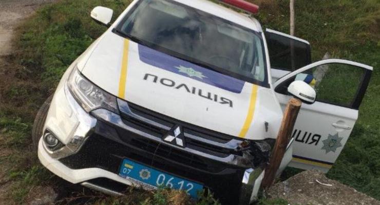 Закарпатская полиция устроила перестрелку с бандитами и разбила авто