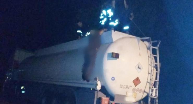 На ужгородской АЗС погиб водитель, неосторожно проверив остатки топлива