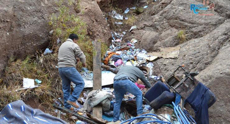 В Перу автобус упал в пропасть: погибли больше 20 человек