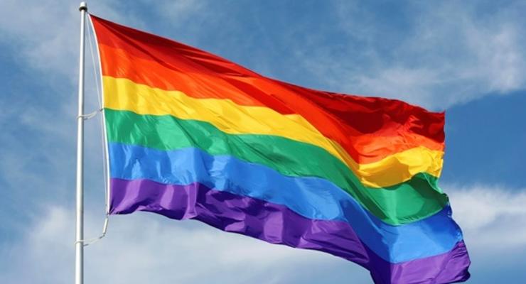 В Румынии суд уравнял в правах гомосексуальные пары