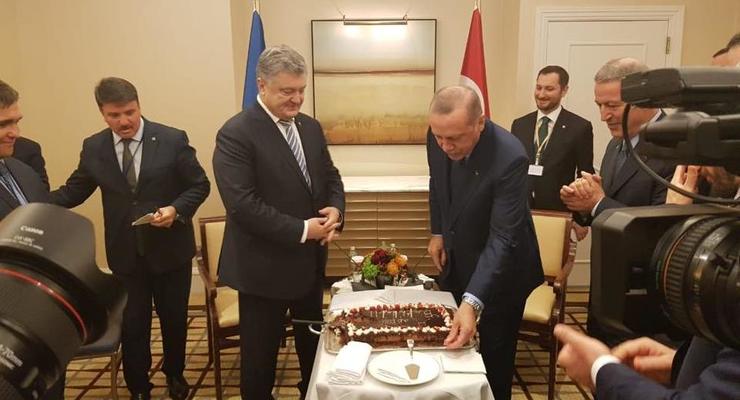 Эрдоган подарил Порошенко именной торт