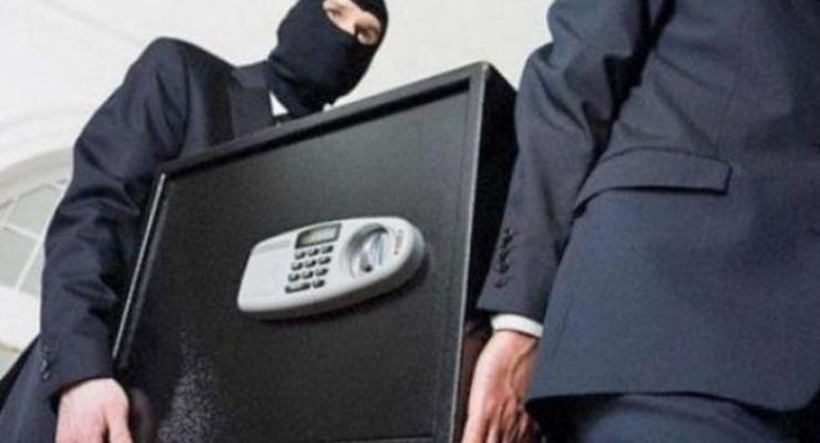 В Харькове у прокурора украли сейф с оружием