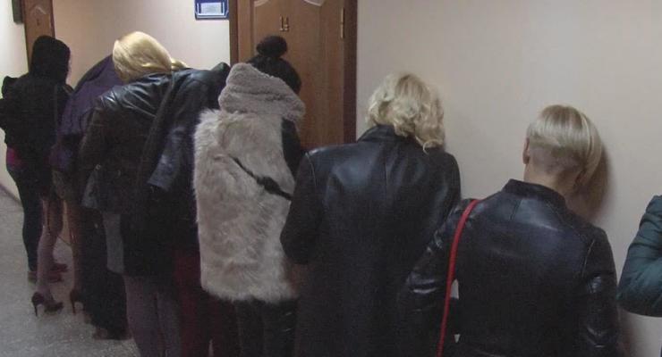 В центре Одессы задержали десять проституток