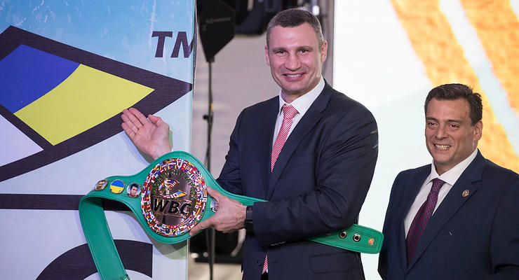 Блогер: Кличко добился внесения флага Украины на эмблему WBC - это действительно большое дело!