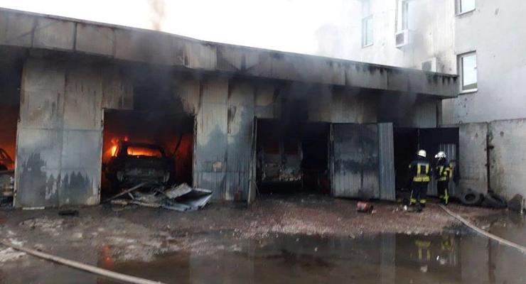 В Киеве произошел крупный пожар на СТО