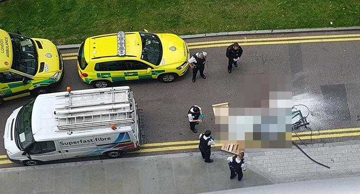 С небоскреба в Лондоне упала стеклянная панель и убила мужчину